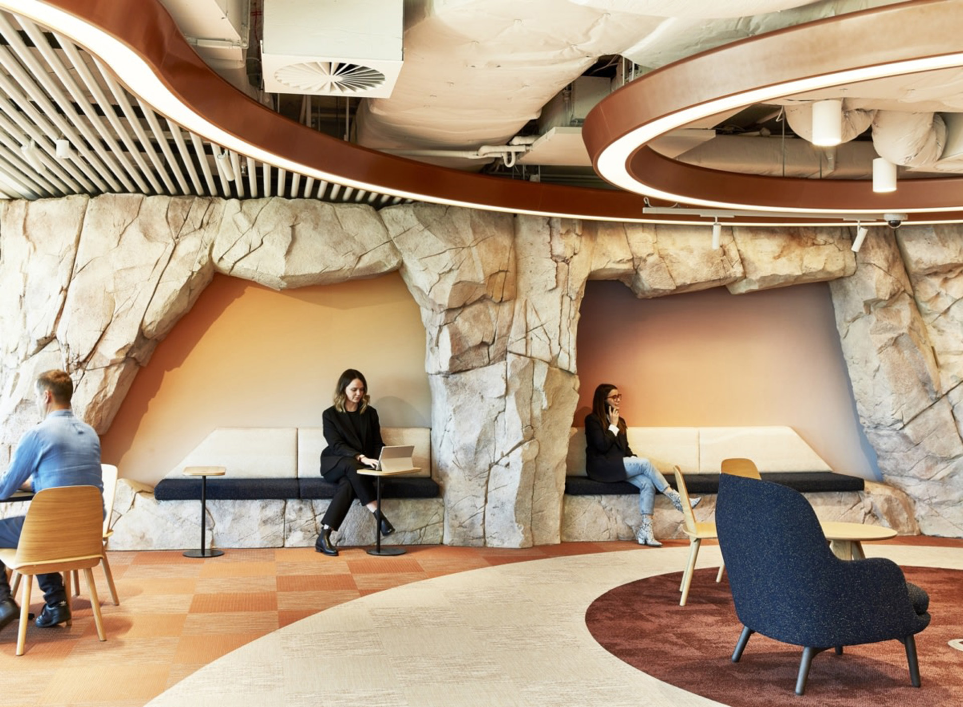Thiết kế tường mô phỏng vách đá tại văn phòng Microsoft Sydney