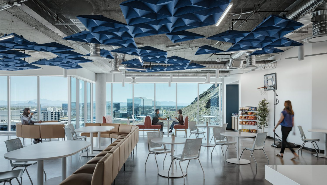 Không gian mở thiết kế với những hàng ghế dài thoải mái, tăng khả năng sáng tạo làm việc cho nhân viên – Source: Archdaily