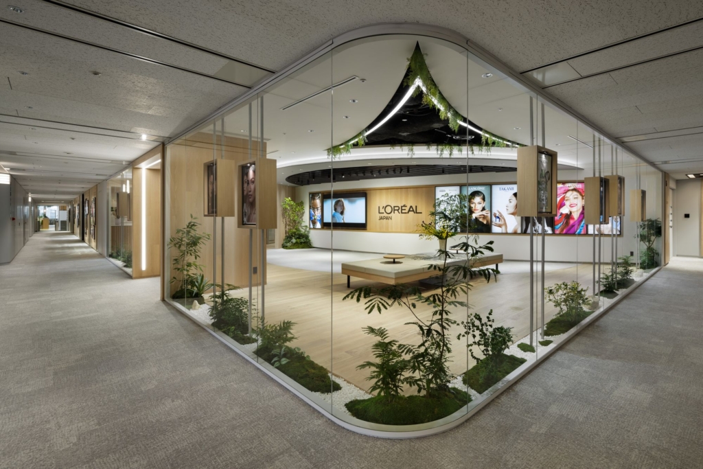Văn phòng làm việc với nhiều cây xanh - Văn phòng L'Oréal – Tokyo