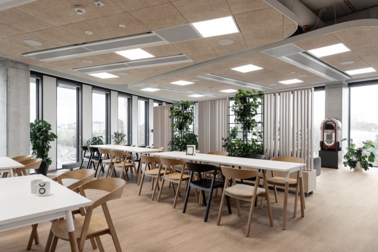 Phong cách thiết kế mở của văn phòng Tập đoàn Lingaro – Warsaw tăng sự gắn kết với nhân viên