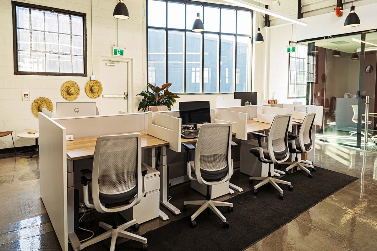 uu-va-nhuoc-diem-cua-hot-desking