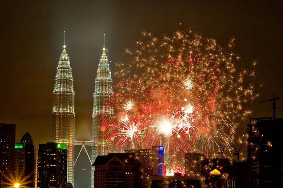 phao-hoa-mung-nam-moi-tai-thap-doi-malaysia
